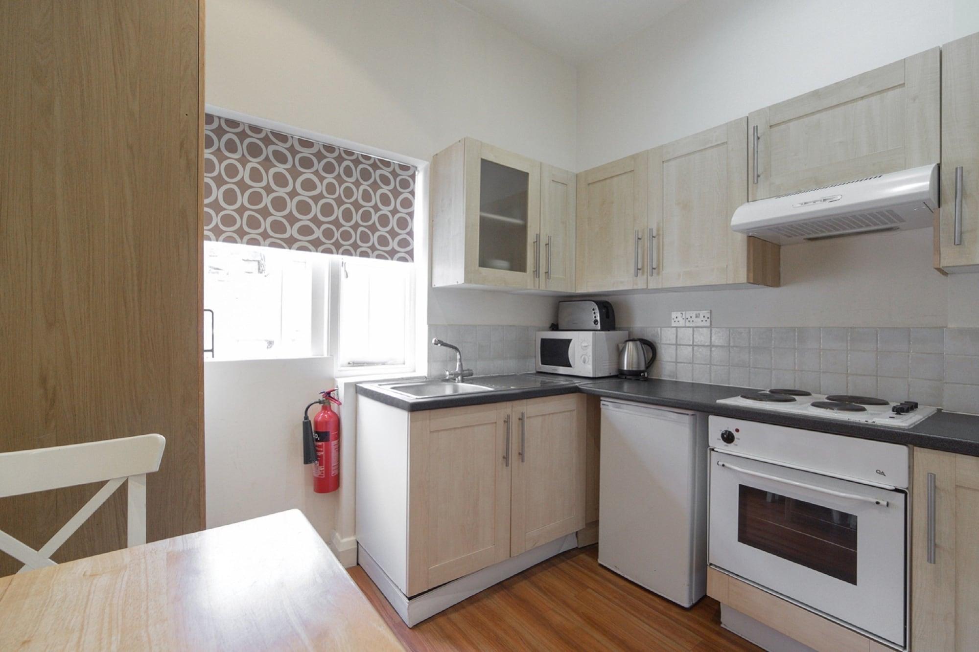 Apartment Imperial Court Studios London
