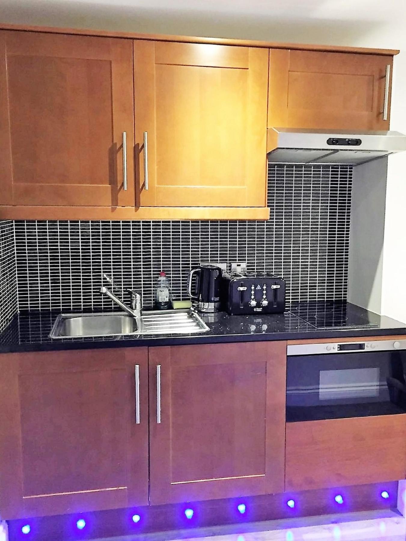 Imperial Court Studios Apartment *